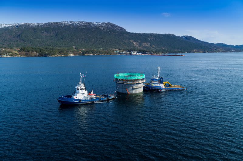 Spar structures of the Hywind Tampen floating wind farm are being moved to Dommersnes