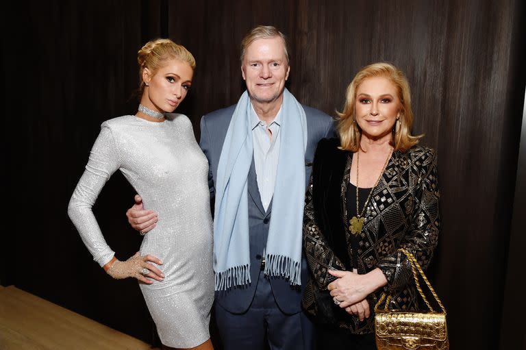 west hollywood, california   october 29 l r paris hilton, richard hilton and kathy hilton attend an exclusive preview of the west hollywood edition on october 29, 2019 in west hollywood, california photo by michael kovacgetty images for the west hollywood edition