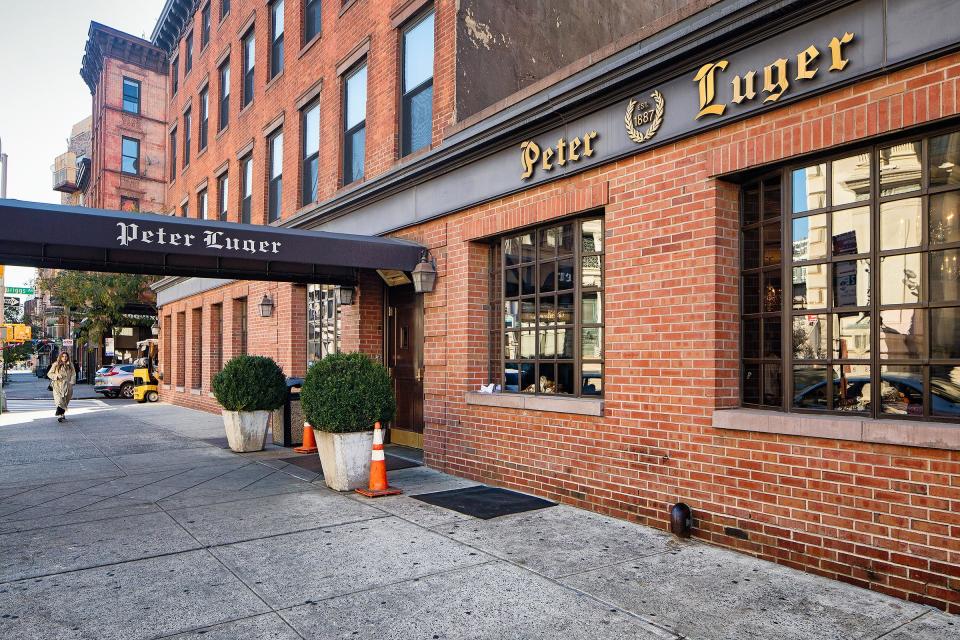 Famed Steakhouse Peter Luger Responds to New York Times After Receiving Brutal Zero-Star Review