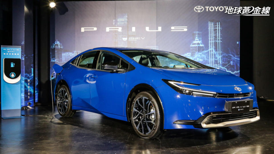 Prius PHEV雖然在旗艦版中與Civic一樣沒有盲點偵測系統，但是售價可能比較便宜，因此被認為Cp值較高。(攝影/ 陳奕宏)