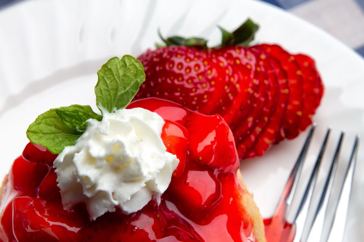 strawberry shortcake with whipped cream