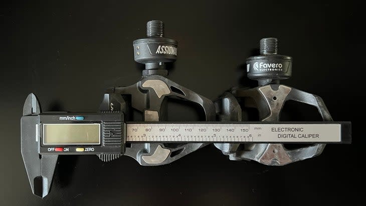<span class="article__caption">The Favero Assioma Shi (left) has a q-factor that’s about 10mm greater than the Look Keo version of the power meter.</span> (Photo: Greg Kaplan )