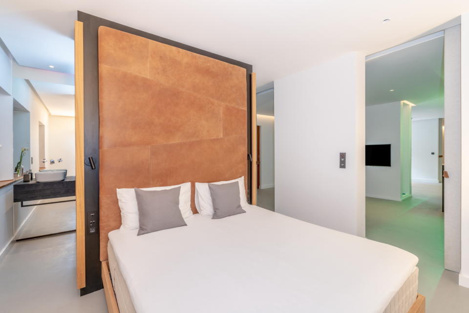 <p>Floatel ha reconvertido las habitaciones del faro en tres lujosas suites que cuentan con todo tipo de comodidades. El huésped tendrá una experiencia muy placentera.<br>Foto: <a rel="nofollow noopener" href="http://hafenkranhamburg.de/en/hideaways" target="_blank" data-ylk="slk:Floatel;elm:context_link;itc:0;sec:content-canvas" class="link ">Floatel</a> </p>