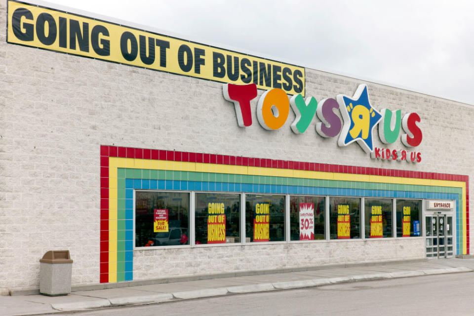La cadena Toys &#39;R&#39; Us liquidar&#xe1; y cerrar&#xe1; sus cientos de tiendas, salvo que una compra de &#xfa;ltima hora las preserve, como planea lograr con cerca de 300 de ellas el magnate juguetero Isaac Larian. (Variety/Archivo Yahoo)