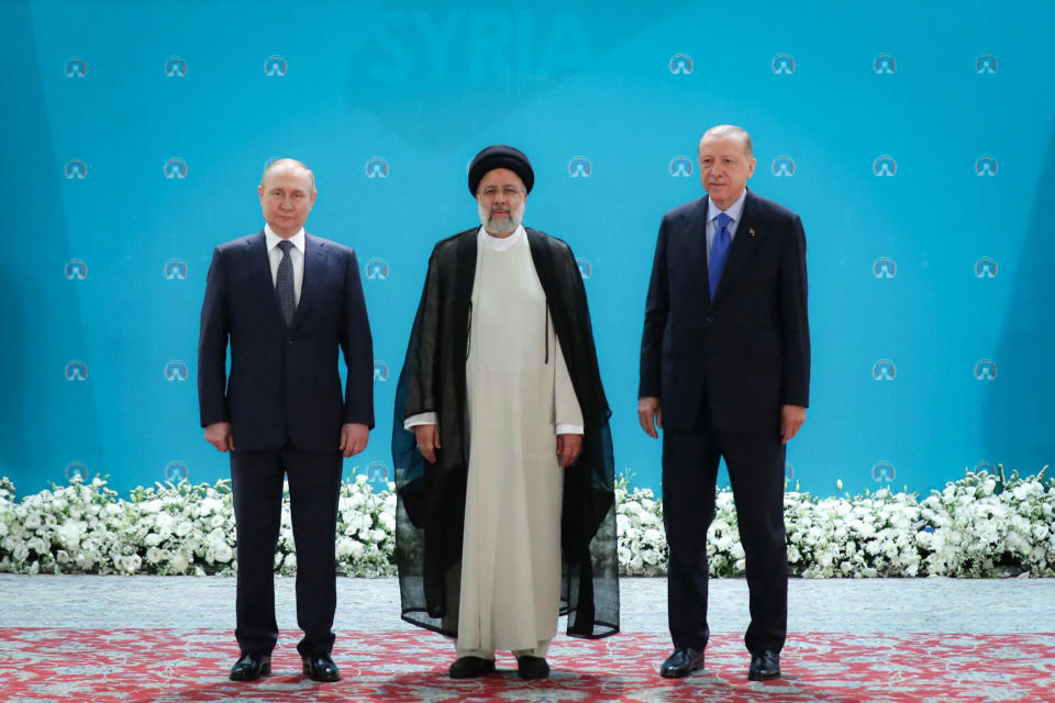 Kremlchef Wladimir Putin beim Treffen mit Irans Präsident Ebrahim Raisi und dem türkischen Staatschef Recep Tayyip Erdogan. (Bild: President Website/WANA (West Asia News Agency)/Handout via REUTERS)