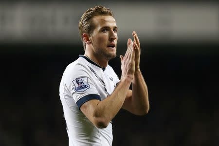 Football - Tottenham Hotspur v West Ham United - Barclays Premier League - White Hart Lane - 22/11/15 Tottenham's Harry Kane applauds fans as he is substituted Action Images via Reuters / Matthew Childs