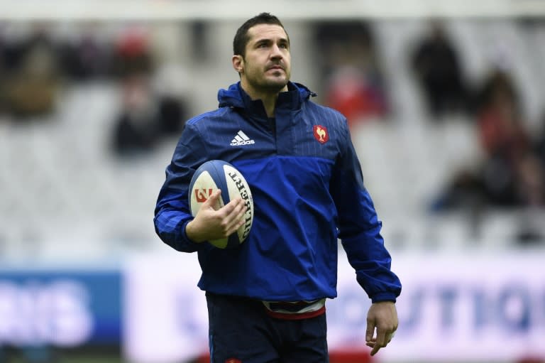 France's winger Scott Spedding warming up prior to the Six Nations international rugby union match against Wales at the Stade de France on February 28, 2015