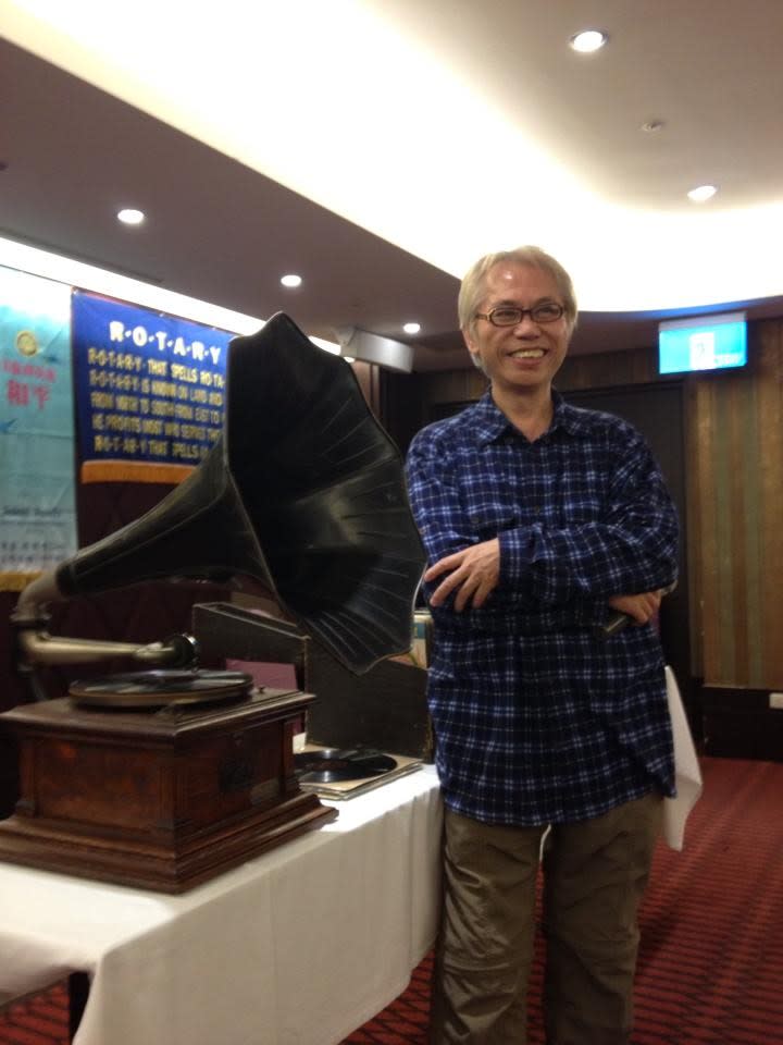 李坤城被封為「黑膠教父」，家中有6萬張的黑膠唱片收藏。（圖／翻攝自FB／李坤城）