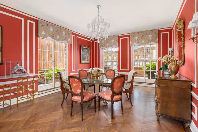 <p>Eytan Stern Weber, Evan Joseph Images</p> The formal dining room