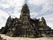 <p>In die Ferne schweifen dürfen Zuschauer mit ZDFneo um 14:25 Uhr. Die Doku “Angkor Wat – Kambodschas vergessene Stadt” beleuchtet die Geheimnisse der eindrucksvollen Tempelruinen. (Bild-Copyright: ASSOCIATED PRESS) </p>