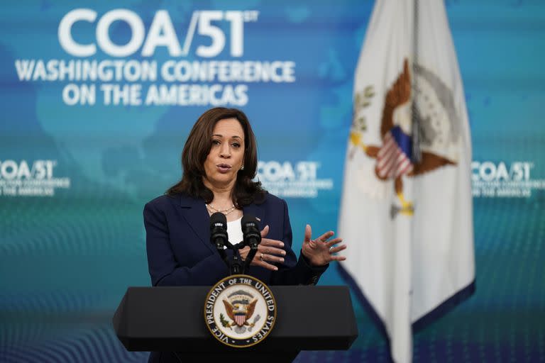 La vicepresidenta Kamala Harris pronuncia un discurso en la Conferencia de Washington sobre las Américas desde el Auditorio de la Corte Sur en el campus de la Casa Blanca en Washington, el martes 4 de mayo de 2021. (AP Foto/Patrick Semansky)