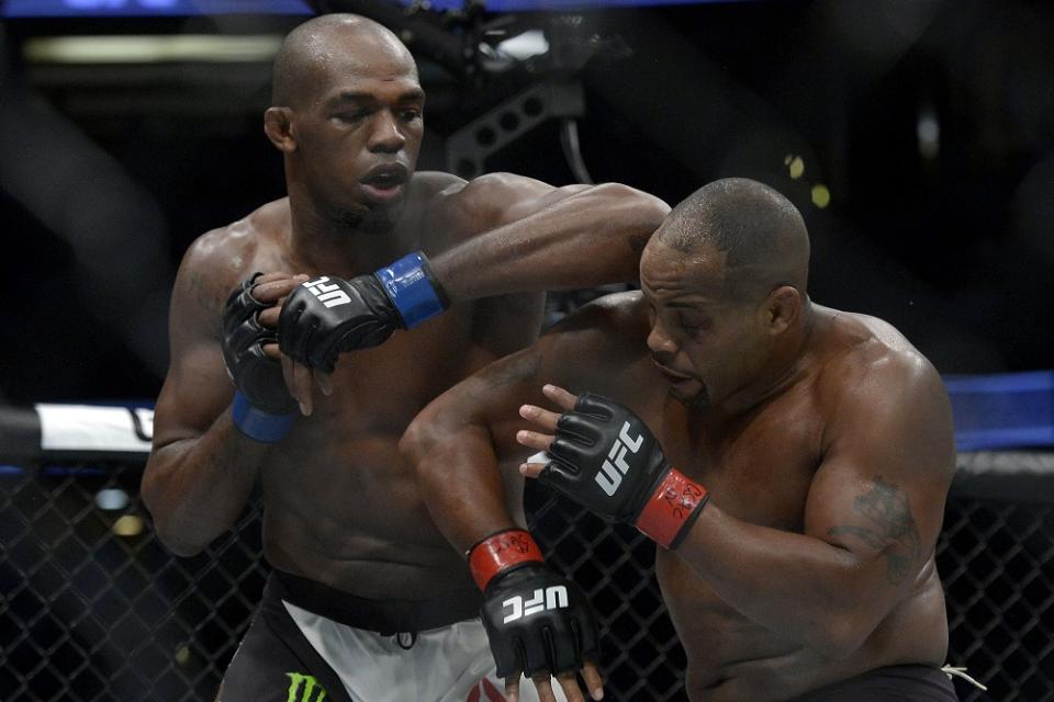 Jones Jones (blue) and Daniel Cormier at UFC 214. (USA TODAY Sports)