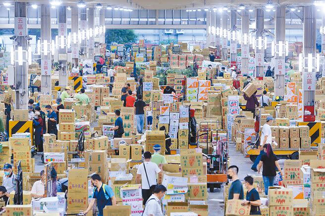 台北農產運銷公司（北農）將於26日改選新人事。圖為北農果菜批發交易。（本報資料照片）