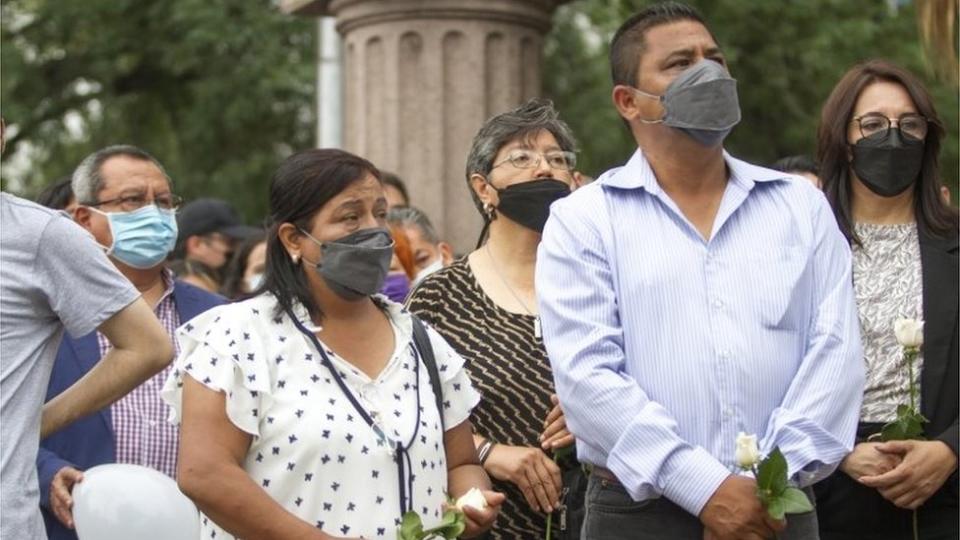 Mario Escobar y su esposa