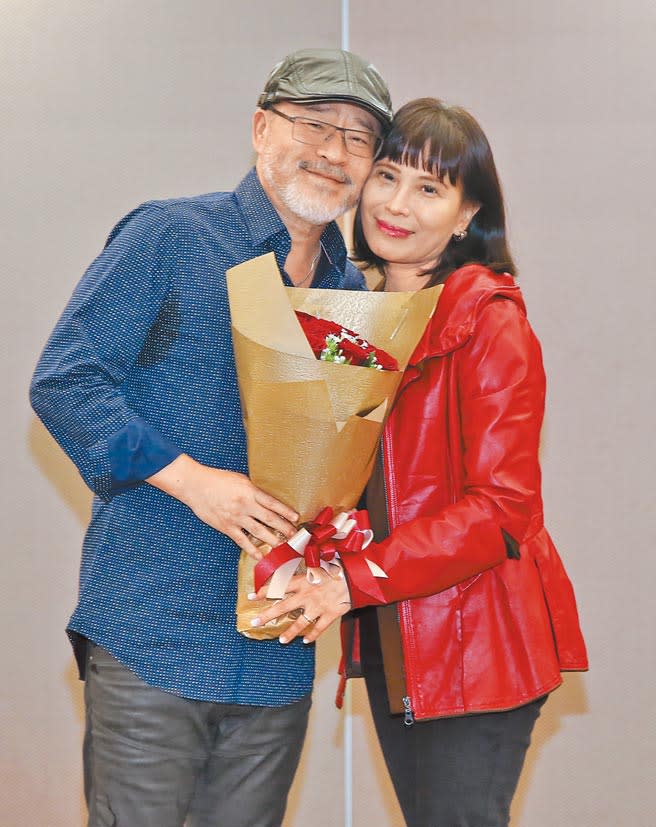 班鐵翔（左）和老婆藺婉蓉昨慶祝結婚4周年。（陳俊吉攝）