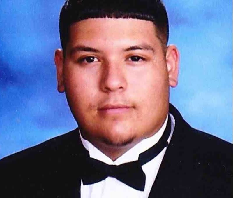 Christopher Gomez, 17, leaves behind his older sister Celeste, his younger brother, Eddie, and his parents, Alejandro and Lilia. (Photo: <a href="https://www.gofundme.com/christopher-alexis-gomez?fbclid=IwAR3EBWi5bmvstNhEcdR4m-JrvbMeqva_9tg3ceQKY9-yfOKy7KXg0y3ZpxU" target="_blank">GoFundMe</a>)