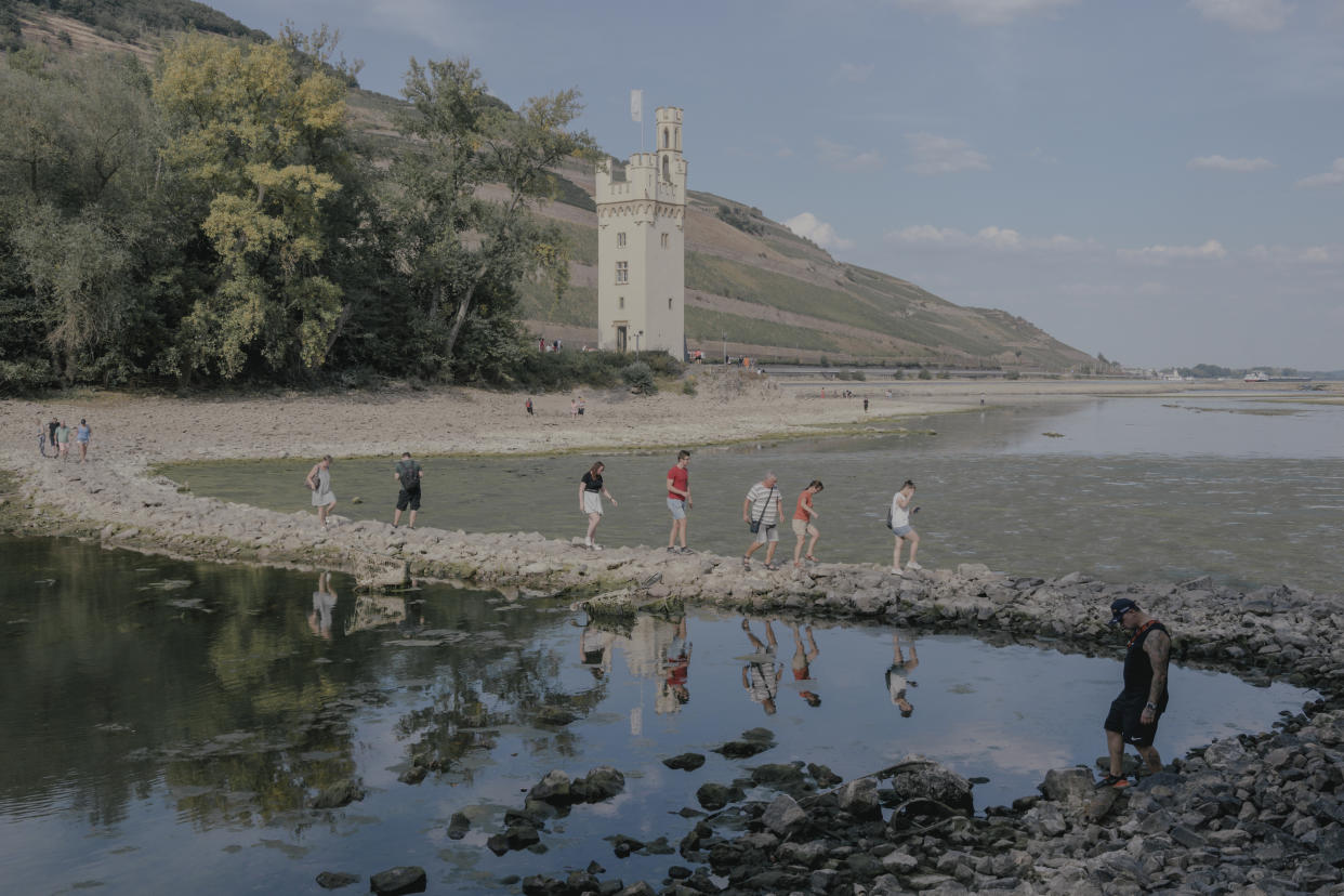 El caudal escaso del Rin en Bingen, Alemania, el 14 de agosto de 2022. (Ingmar Björn Nolting/The New York Times)