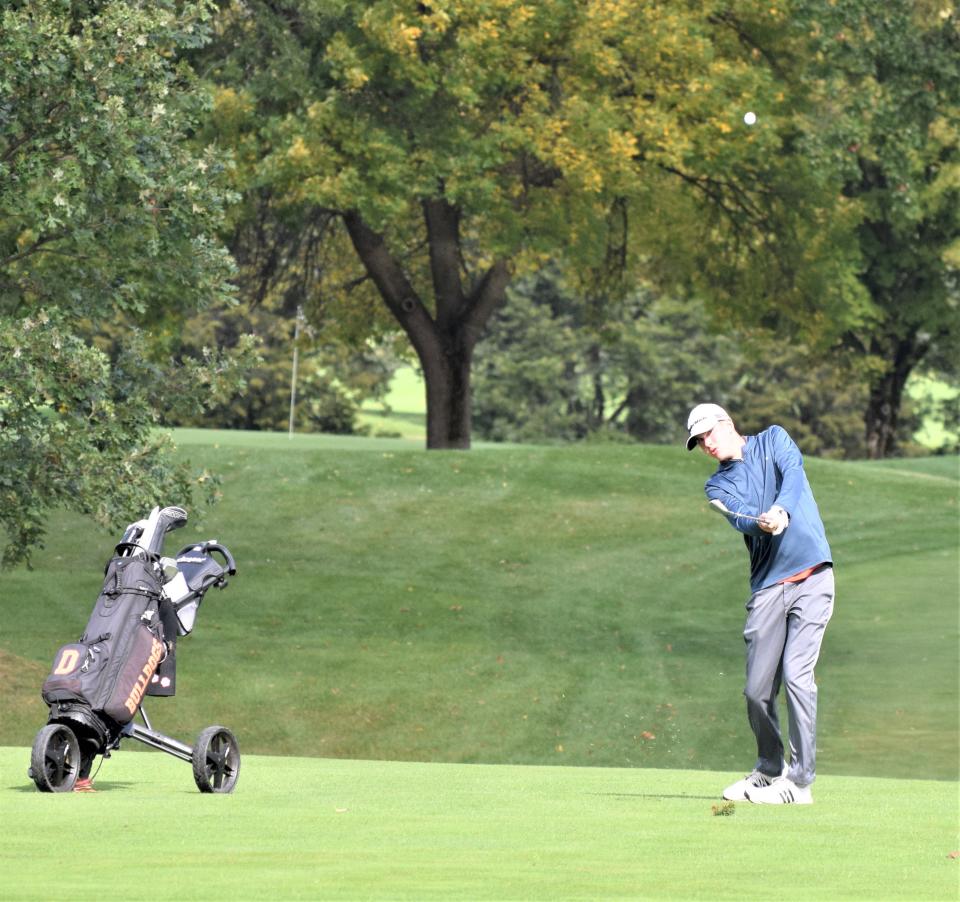 Dalton's Jaden Schlabach competes at the Div. III Golf State Championships in 2021.