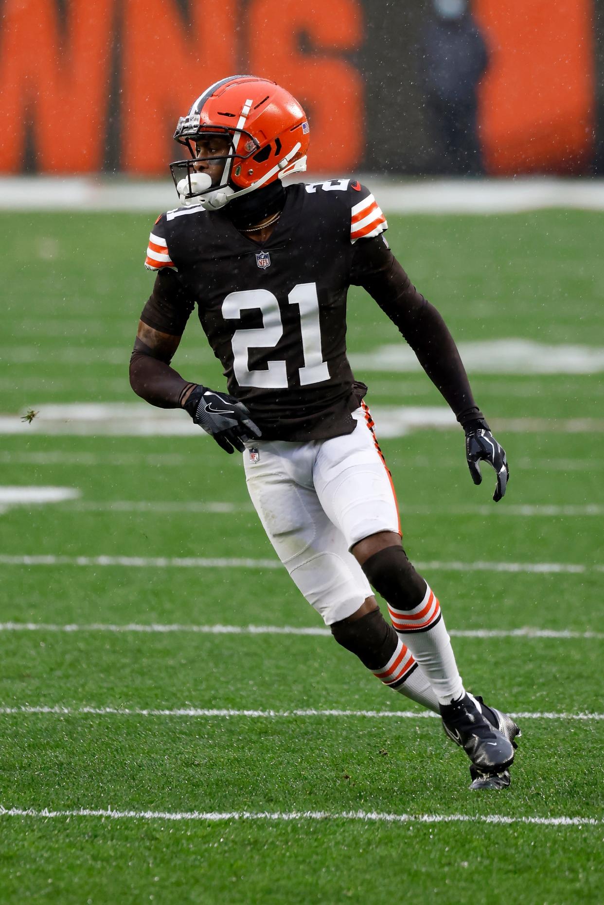 Browns cornerback Denzel Ward (21) runs up the field during against the Philadelphia Eagles, Sunday, Nov. 22, 2020, in Cleveland. [Kirk Irwin/Associated Press]