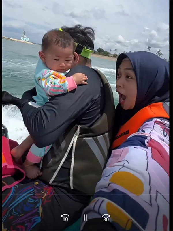 Ajak Moana Main Jet Ski di Tengah Laut Tanpa Pelampung, Ria Ricis Tuai Pro Kontra [Instagram/riaricis1795]