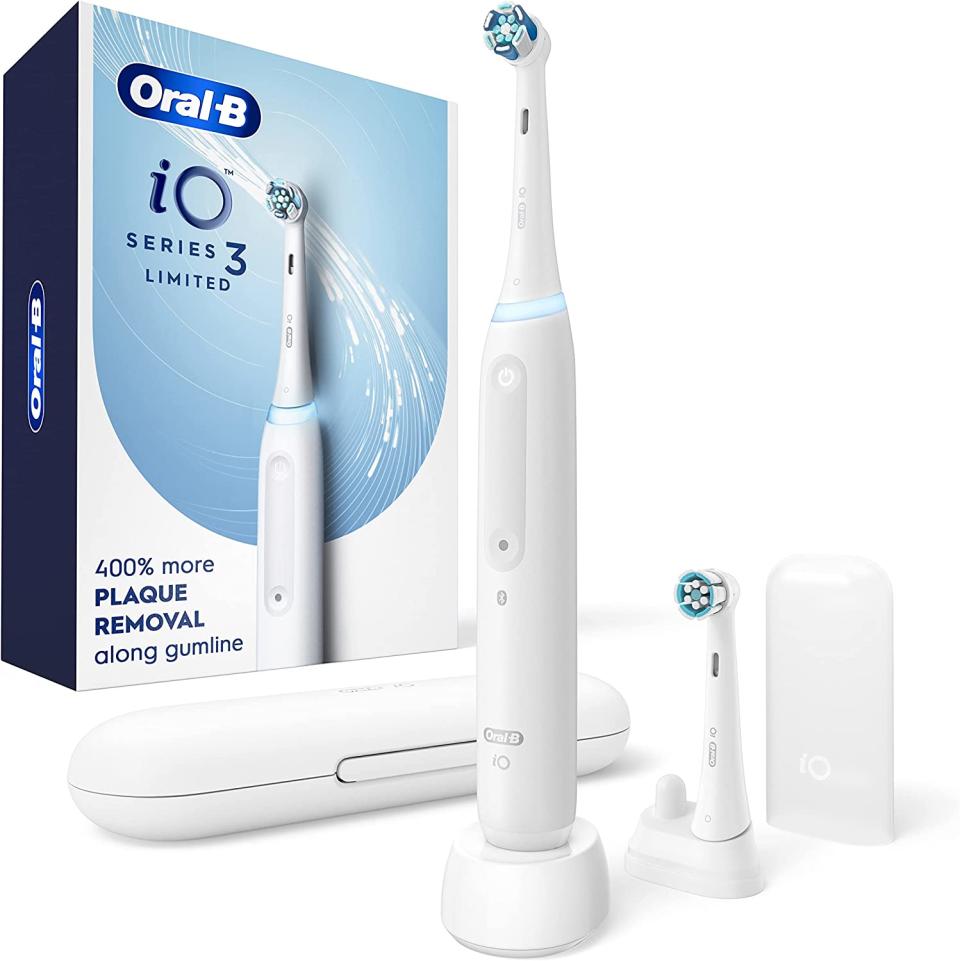 Oral-B Power iO Series 3 Limited Electric Toothbrush. Image via Amazon.