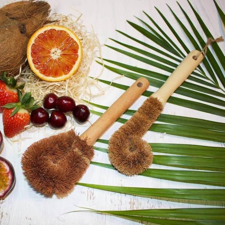 Coconut fibre dish brushes