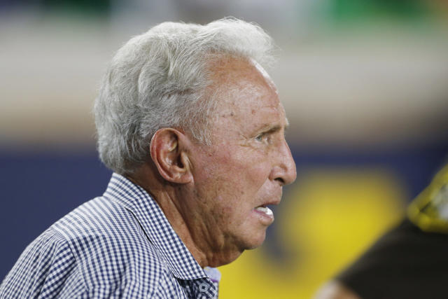 'College GameDay' host reacts to Lee Corso concerns