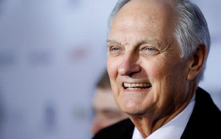 Alan Alda Receives Lifetime Achievement Award, Talks M*A*S*H Reunion