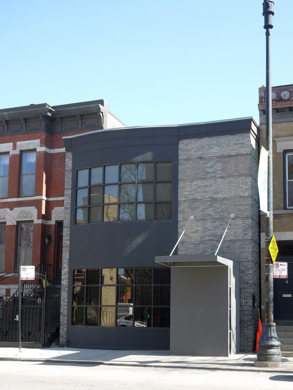 The exterior of Alinea in chicago, a plain gray building with grid windows