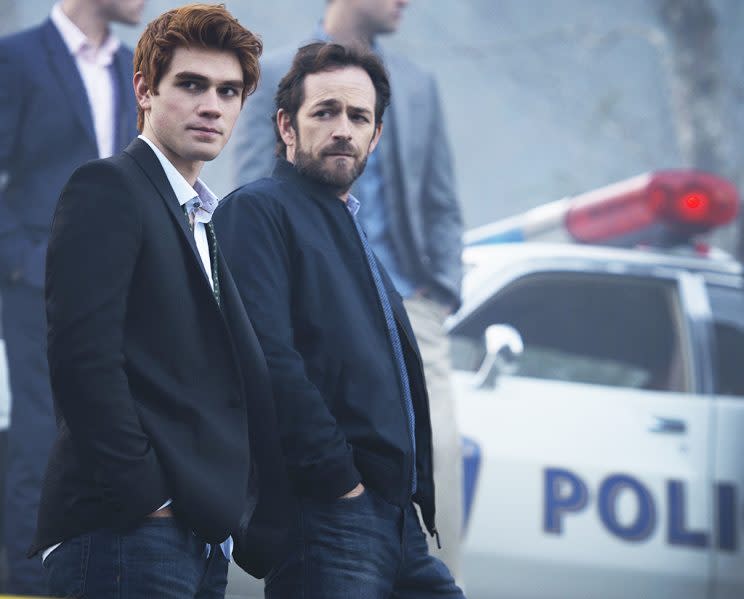 Apa and Luke Perry (Credit: Diyah Pera/The CW)