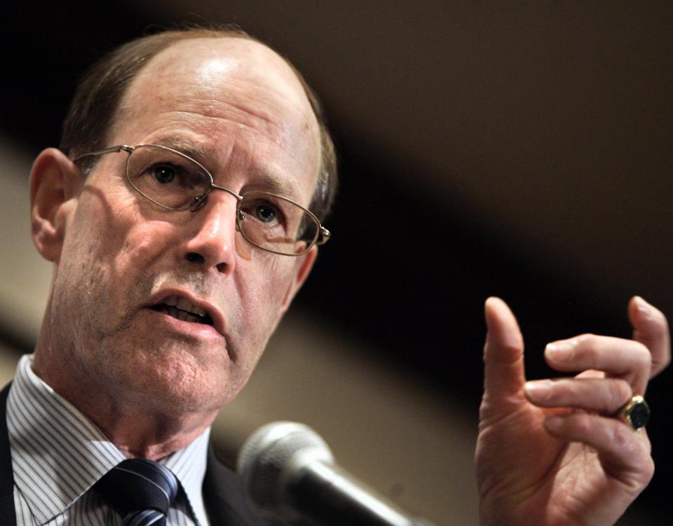 Bank of Canada Governor David Dodge speaks to the National Association for Business Economics in Washington, Monday, March 21, 2005. (AP Photo Gerald Herbert)