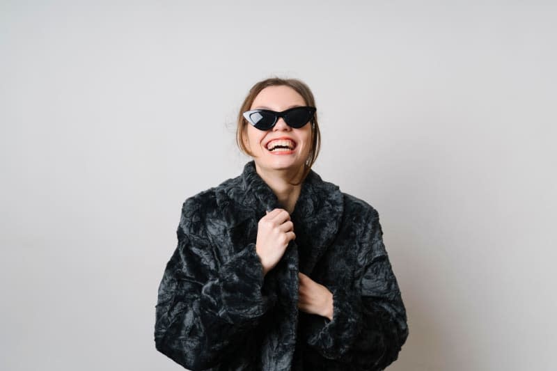 To pull off the "mob wife" look, it helps to have a fur coat and ostentatiously large sunglasses to match. Oleksandra Troian/Westend61/dpa