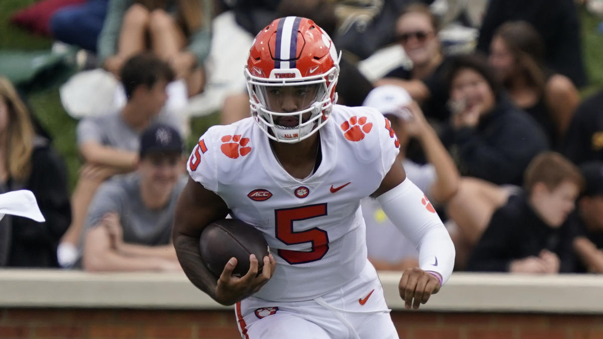 College Football Against the Spread Picks for Week 10: Which Fishy Line are  We backing?