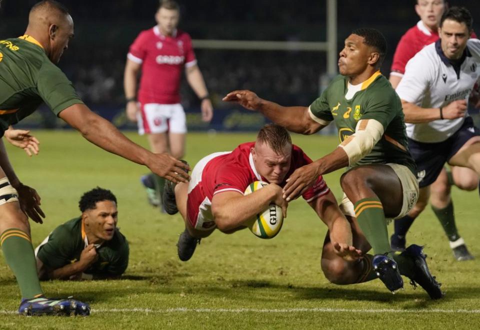 Dewi Lake scores for Wales in Pretoria