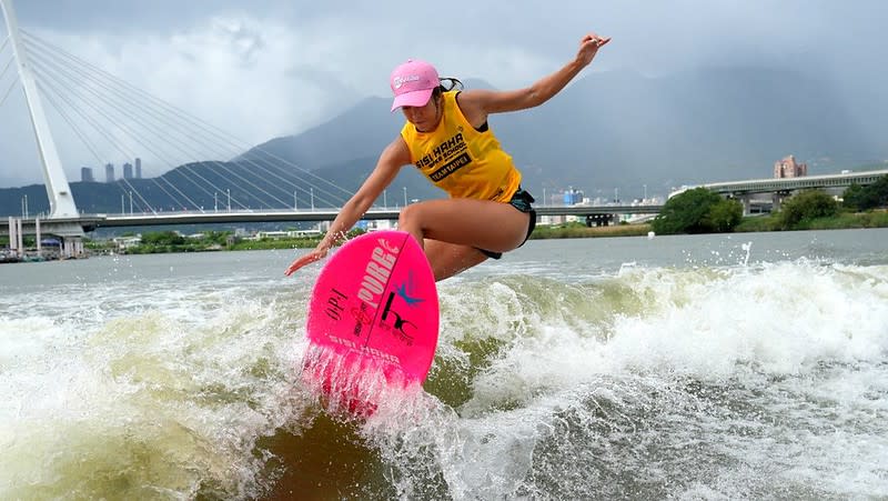 臺北滑水隊快艇衝浪隊長陳美彤拿下「快艇衝浪大師女子組」金牌。圖／Wenson攝