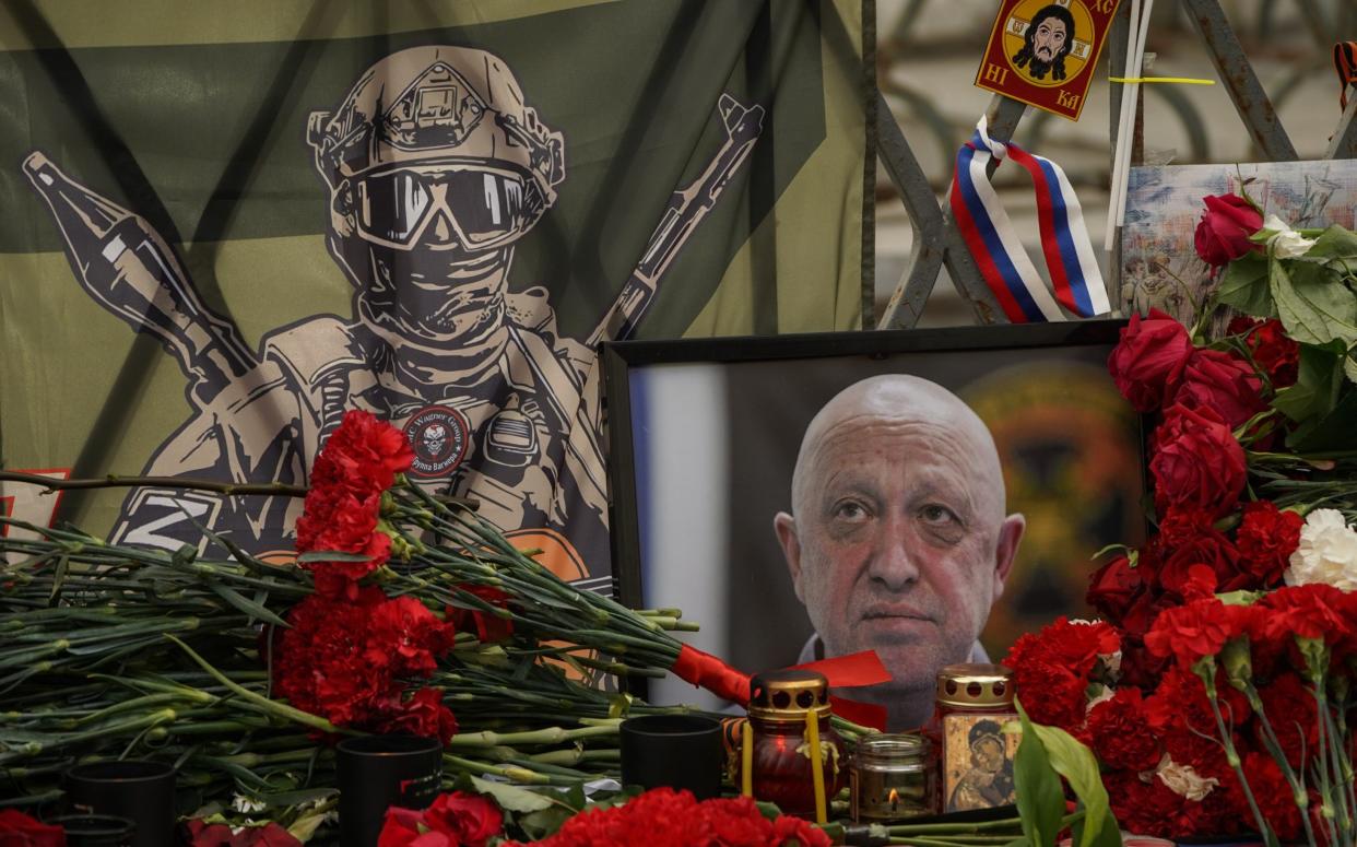 MOSCOW, RUSSIA - AUGUST 25: People lay carnations to a memorial as they pay tribute to Yevgeny Prigozhin who died in a plane crash, in Moscow, Russia on August 25, 2023. (Photo by Pelagiya Tihonova/Anadolu Agency via Getty Images)