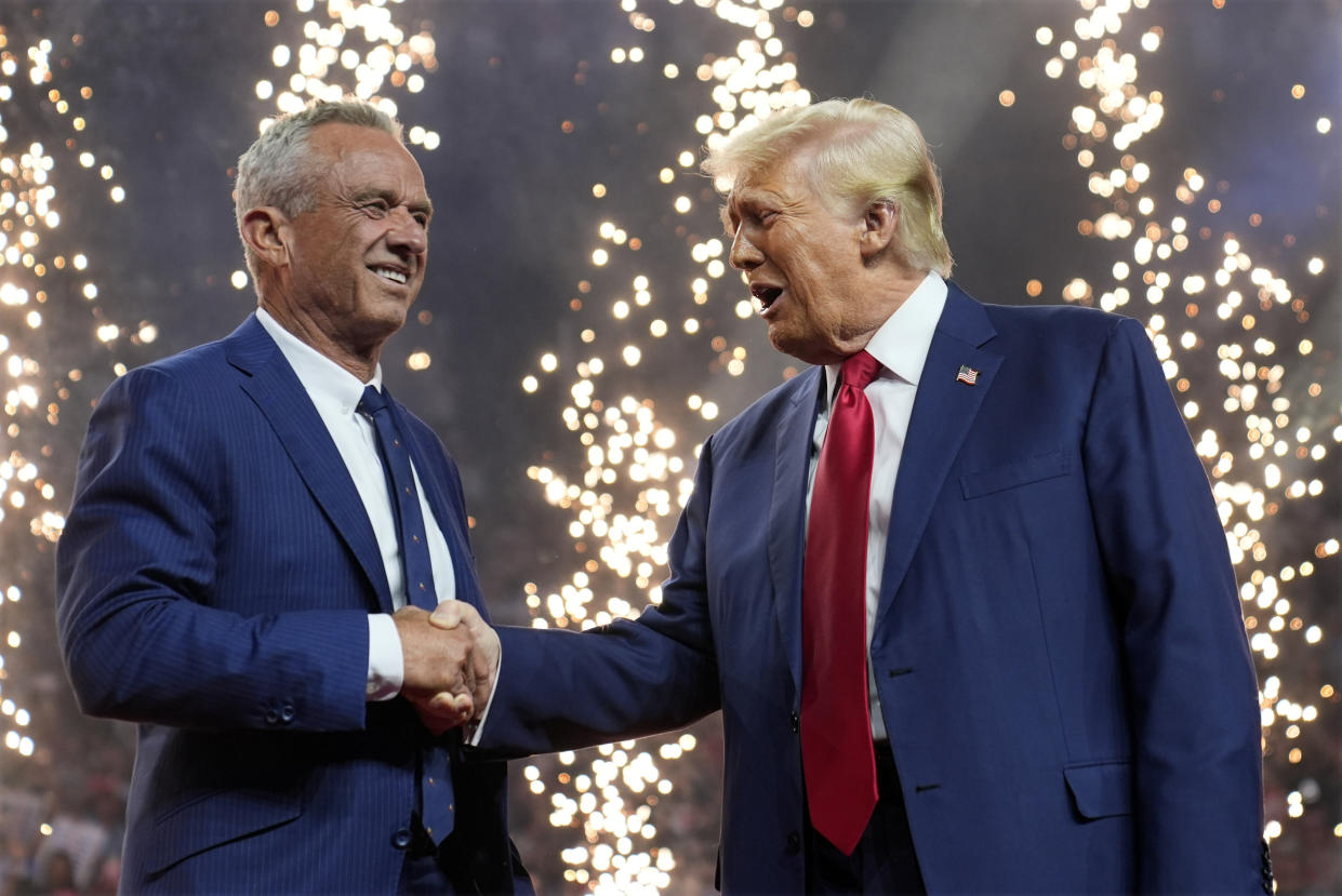 Robert F. Kennedy Jr. shakes hands with Republican presidential candidate Donald Trump at a campaign event in Glendale, Ariz., on Friday. 