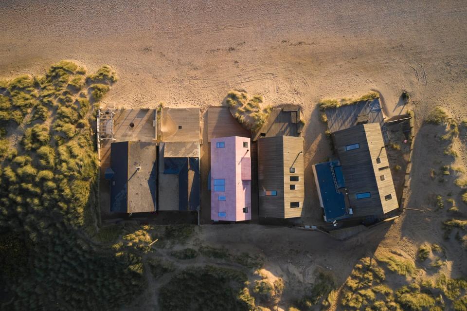 The candyfloss-coloured beach hut called Sea Breeze in East Sussex (RIBA)