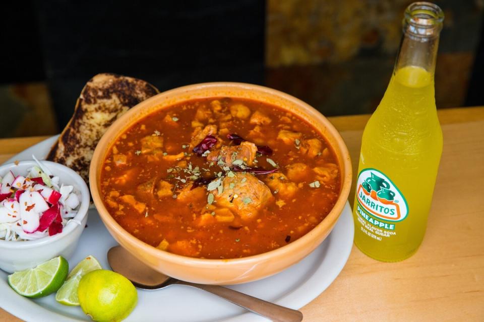 Caldo de camarón para curar la cruda