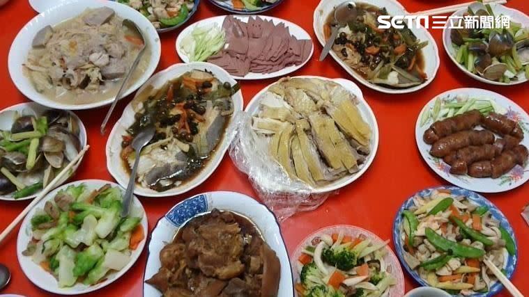 有網友詢問台北過年一個人要吃什麼。（圖／記者鄭羽琪攝）