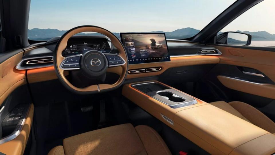 內裝設計呈現豪華舒適感受，平底化的方向盤帶有一點運動彩。(圖片來源：Mazda)