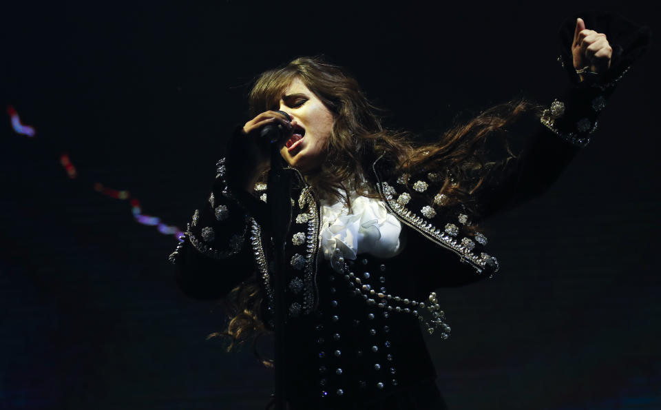 Camila Cabello da un concierto de su gira "Never Be the Same Tour" en la Ciudad de México, el lunes 24 de septiembre del 2018. (AP Foto/Eduardo Verdugo)