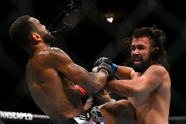 UFC Fight Night 224 video: Jonny Parsons swarms Danny Roberts for