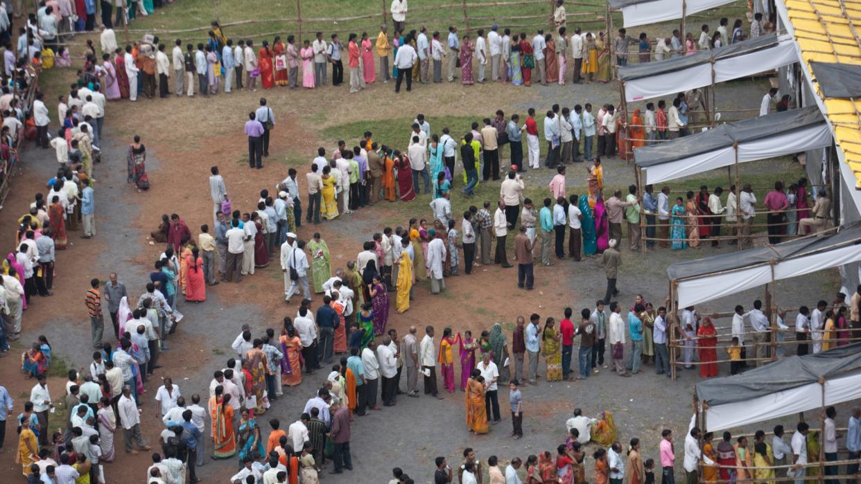  Voters in queue polling station, Mumbai, Maharashtra, India. 