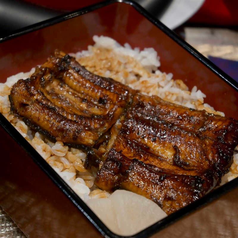 日本第一的連鎖鰻魚飯「近鐵餐飲鰻江戶川」、連續三年榮獲米其林一星的懷石料理「下鴨茶寮」初登場。（圖／新光三越提供）