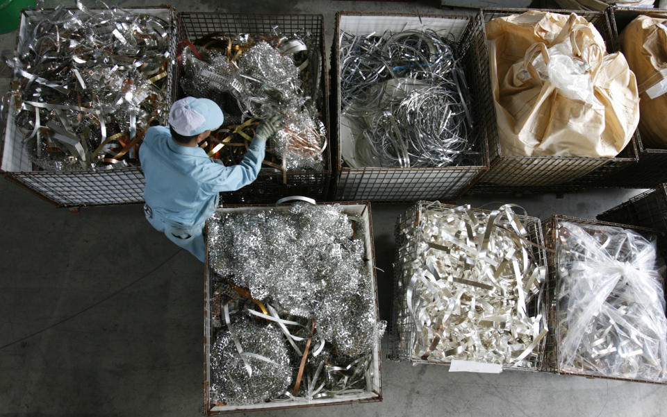 Recycling von Elektroschrott: Auf der Suche nach Silber (Foto: REUTERS/Yuriko Nakao, JAPAN)