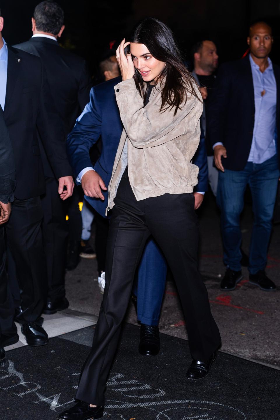 <h1 class="title">Kendall Jenner is seen in Midtown on October 22, 2023 in New York City. </h1><cite class="credit">Gotham</cite>
