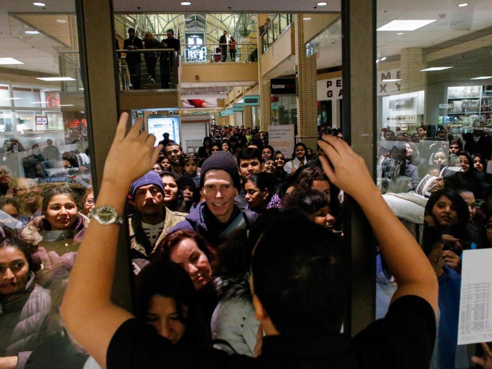 People waits in line to go shopping at the to JCPenney store at the Newport Mall on 2014's Black Friday (Getty)