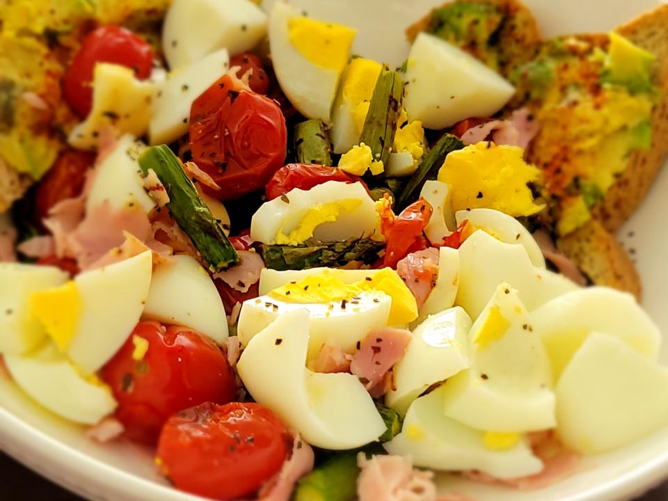 asparagus tomato egg breakfast bowl