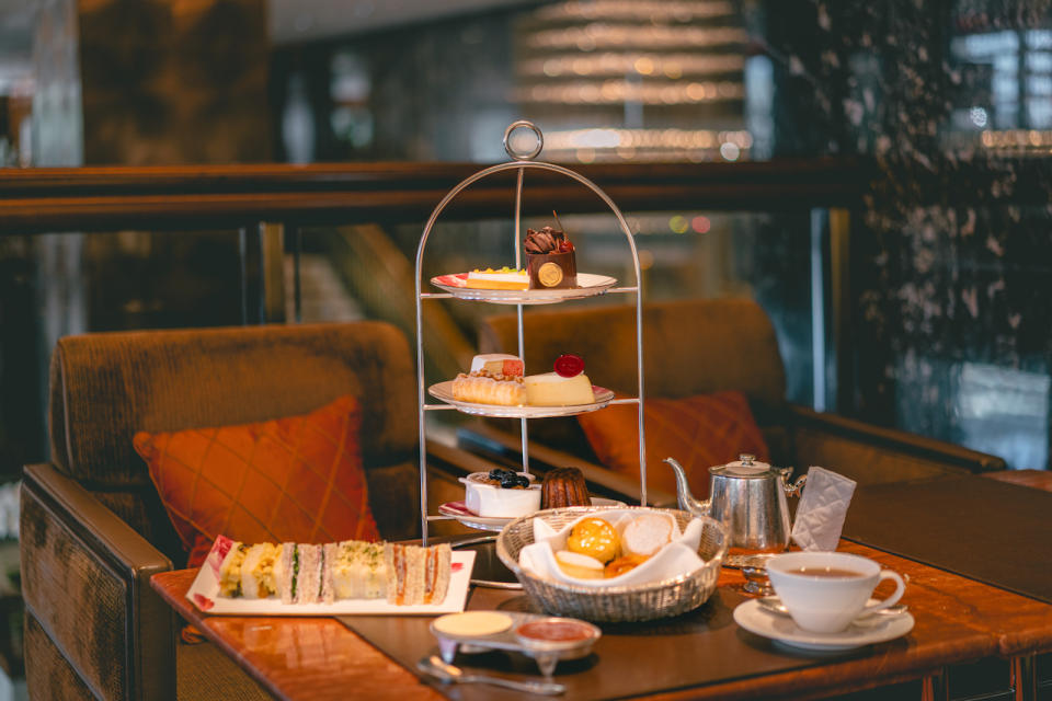 Afternoon Tea Offer｜Mandarin Oriental Hotel’s spring afternoon tea is limited to buy 1 and get 1 free!$247 per person Raspberry Cream Pistachio Shortbread/70% Black Chocolate Walnut Cake/Tahini Matcha Tart